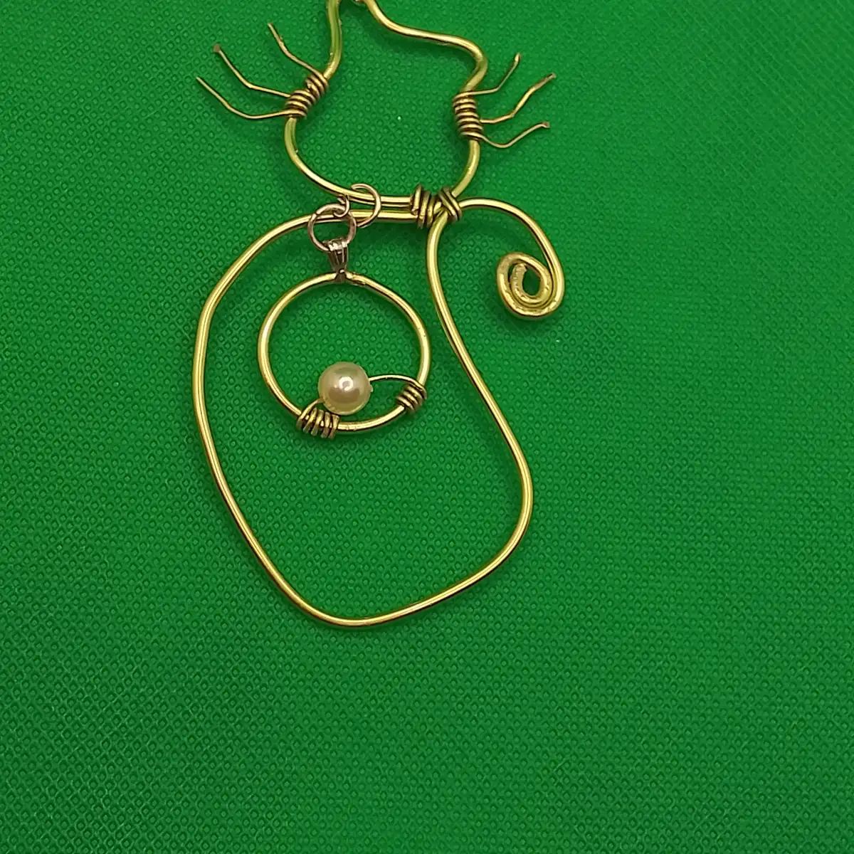 Le Félin de Fil Doré