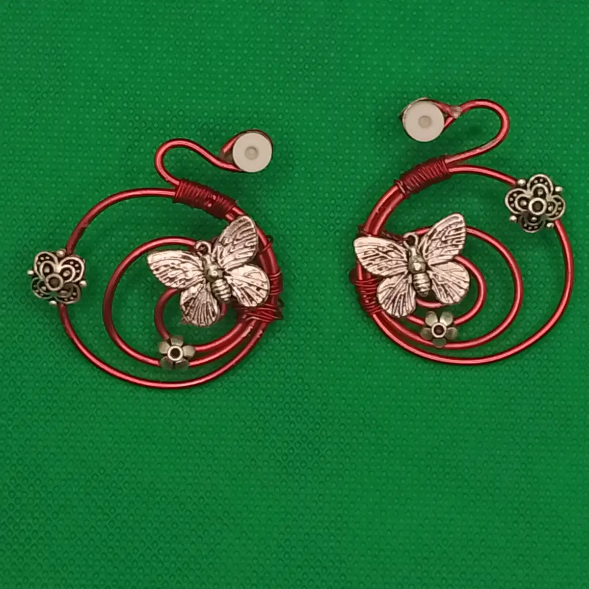Boucles d'Oreilles "Éclat Papillon Rouge"